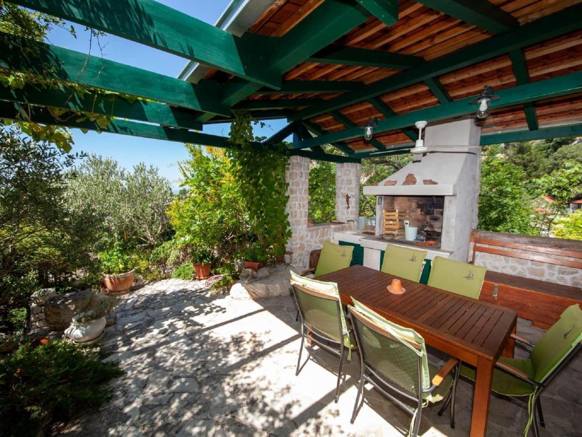 Luxurious Holiday Home In Makarska With Jacuzzi Buitenkant foto