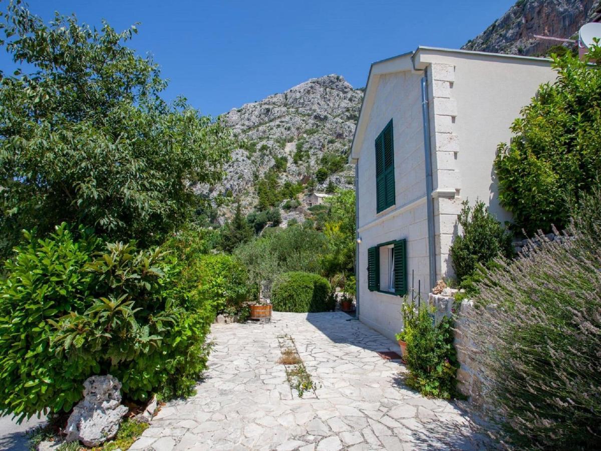 Luxurious Holiday Home In Makarska With Jacuzzi Buitenkant foto
