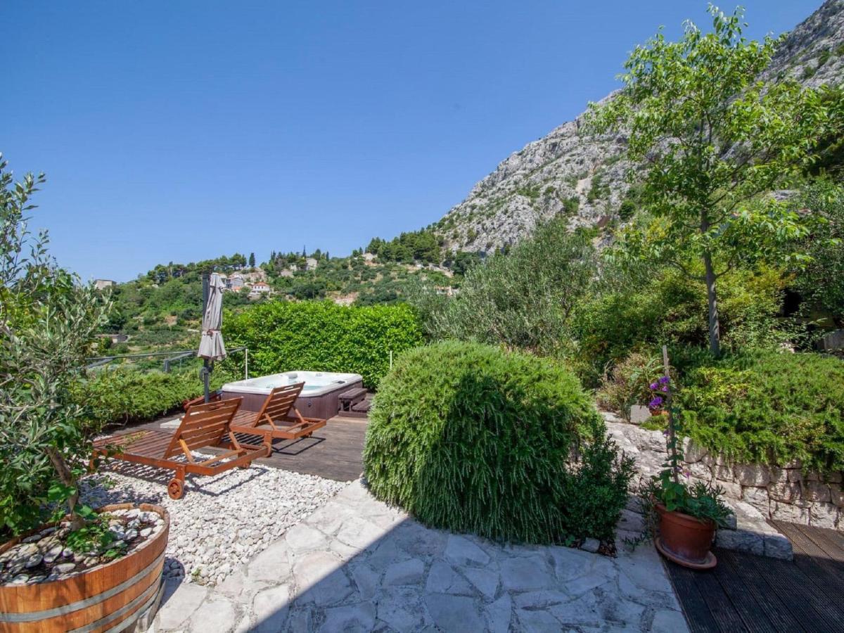 Luxurious Holiday Home In Makarska With Jacuzzi Buitenkant foto