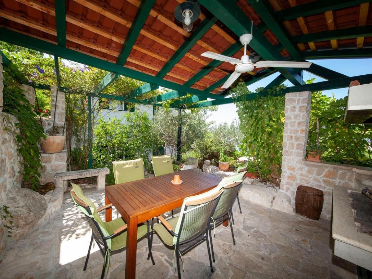 Luxurious Holiday Home In Makarska With Jacuzzi Buitenkant foto