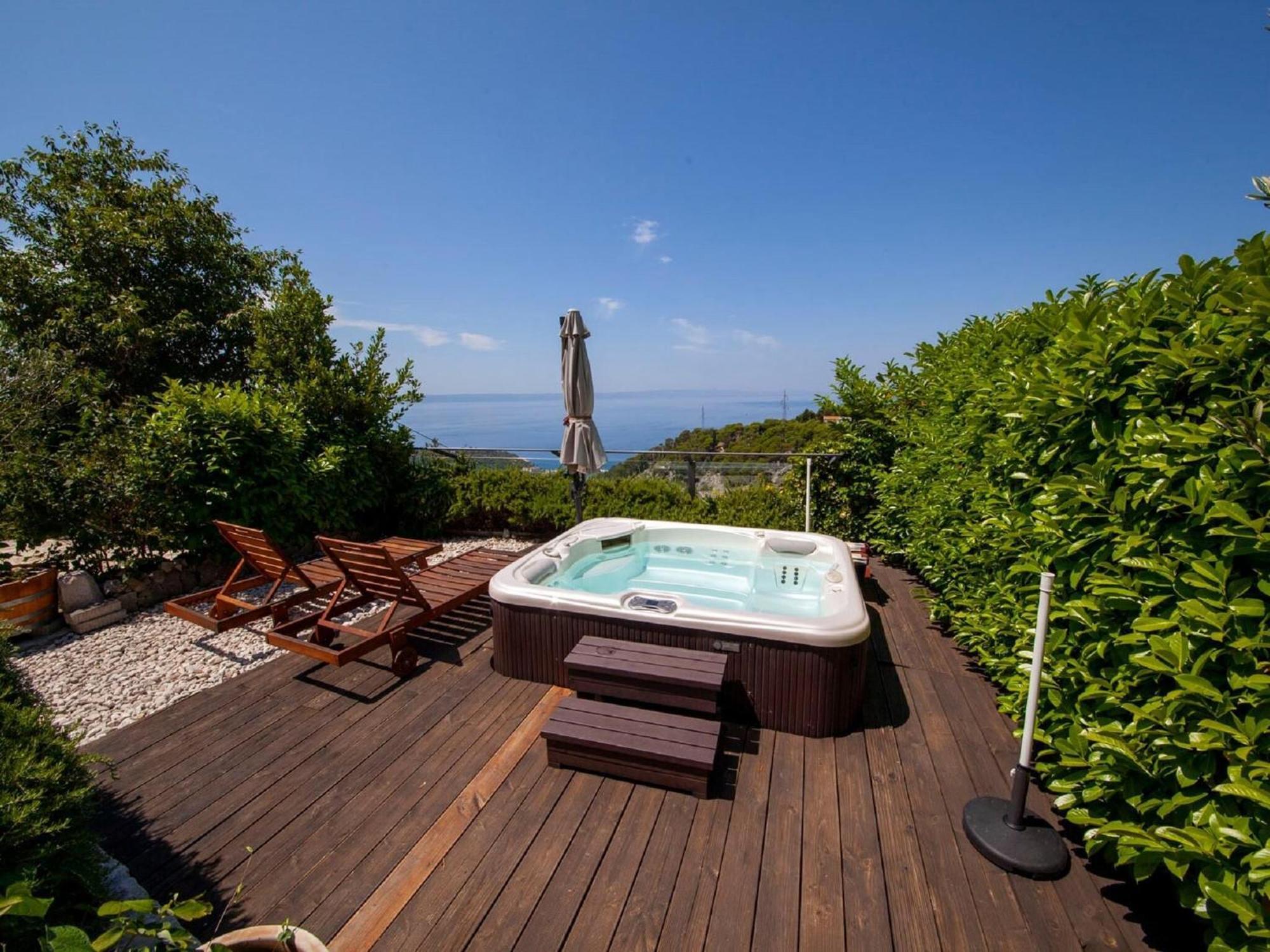 Luxurious Holiday Home In Makarska With Jacuzzi Buitenkant foto