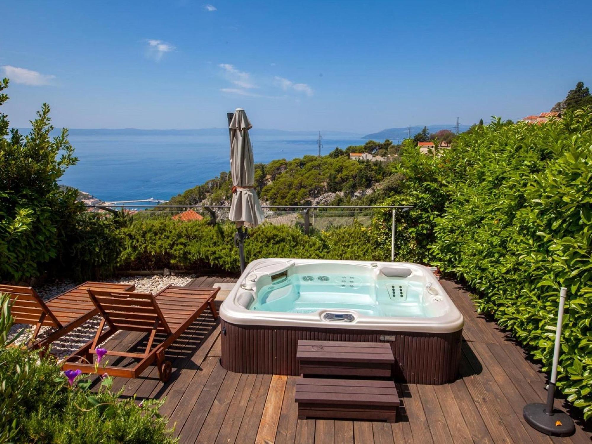 Luxurious Holiday Home In Makarska With Jacuzzi Buitenkant foto