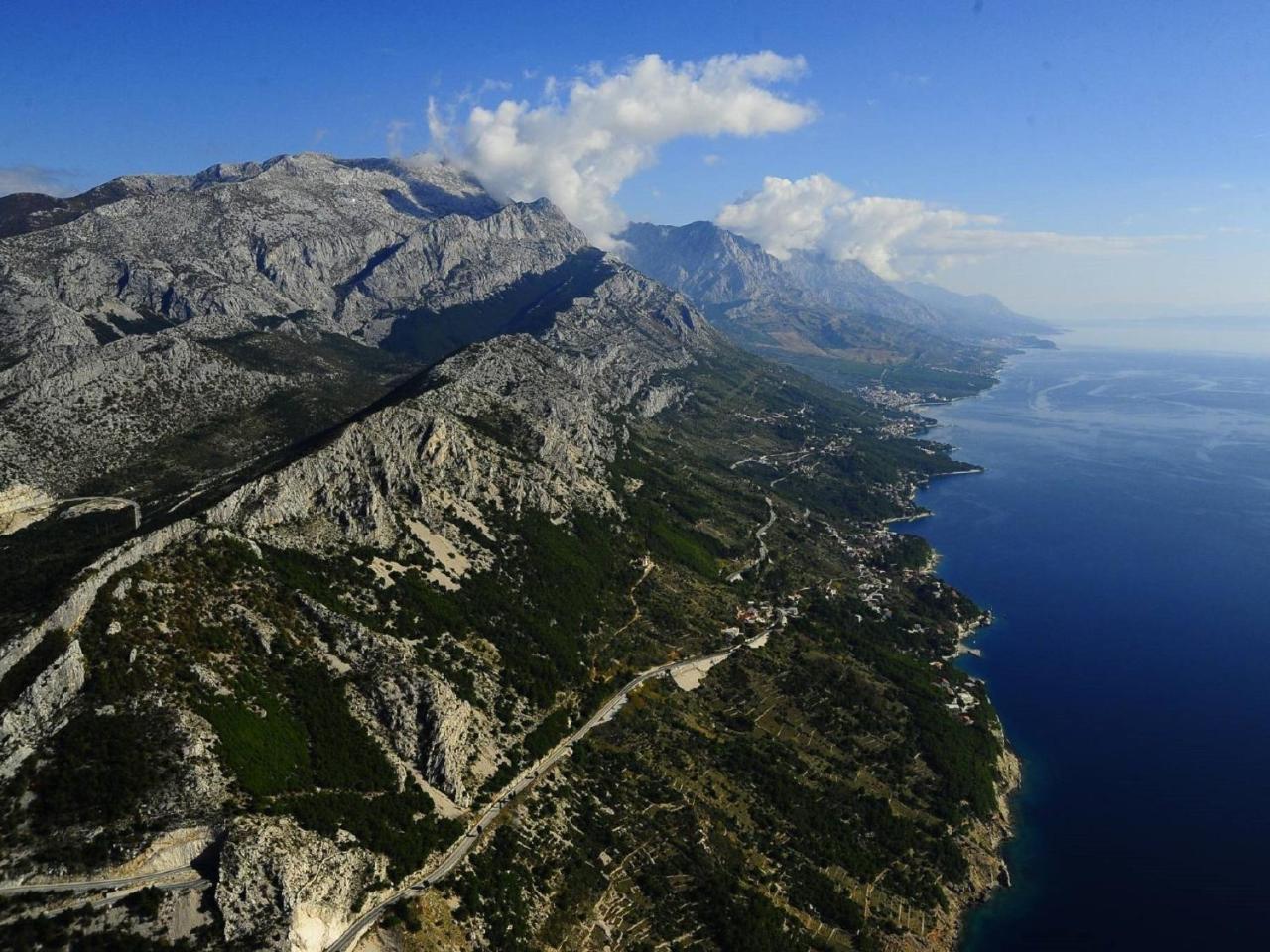Luxurious Holiday Home In Makarska With Jacuzzi Buitenkant foto