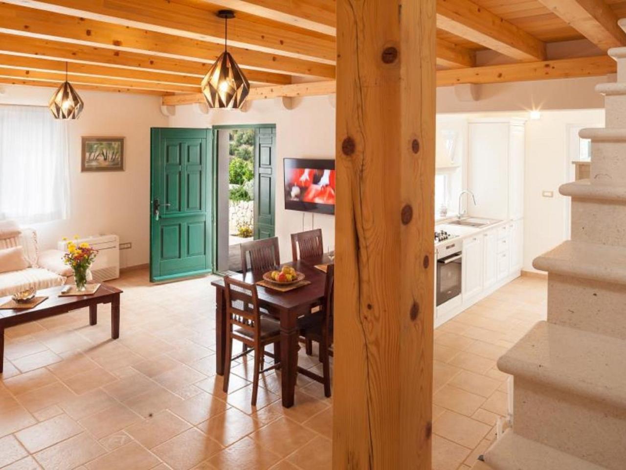 Luxurious Holiday Home In Makarska With Jacuzzi Buitenkant foto