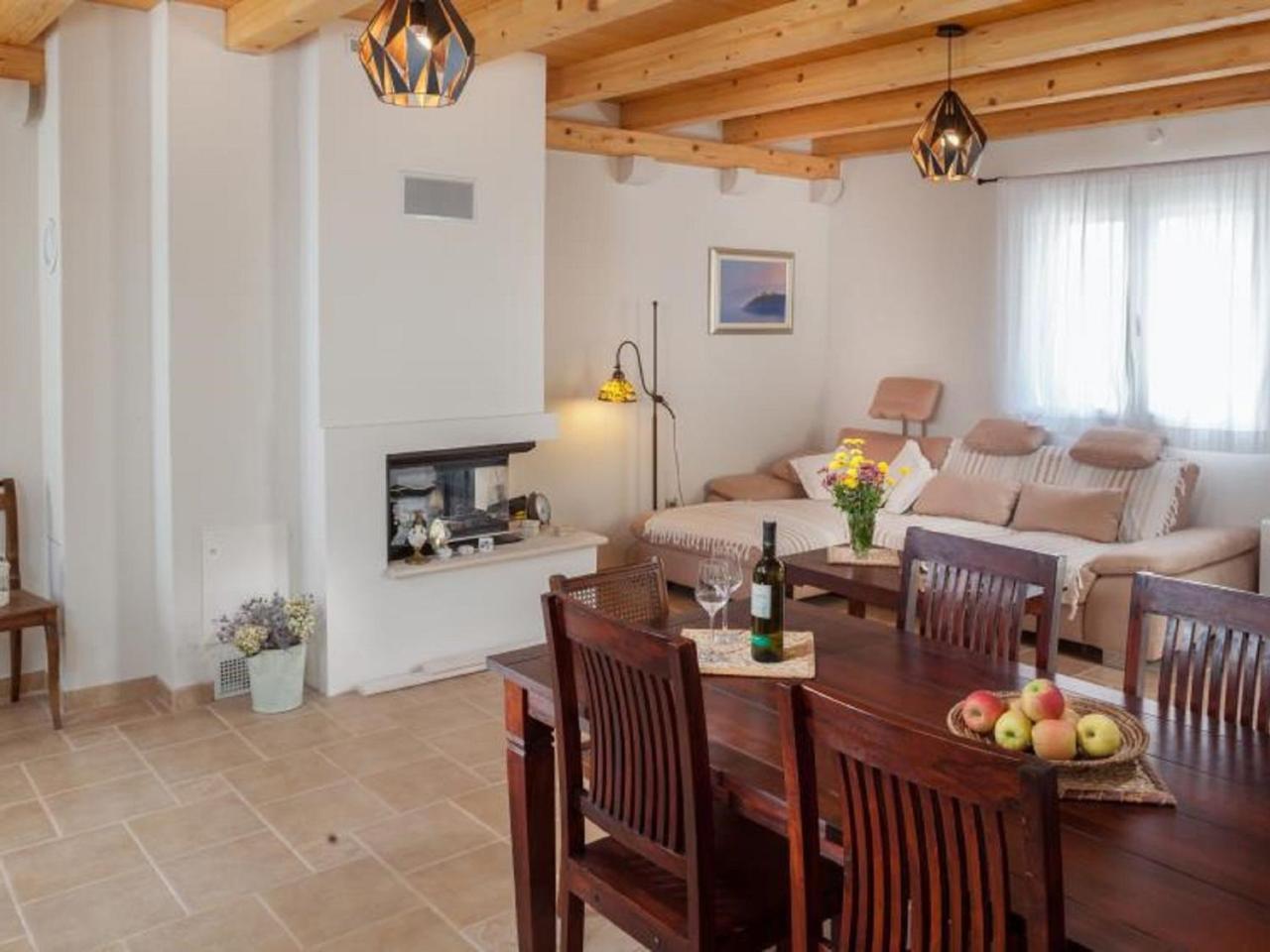 Luxurious Holiday Home In Makarska With Jacuzzi Buitenkant foto